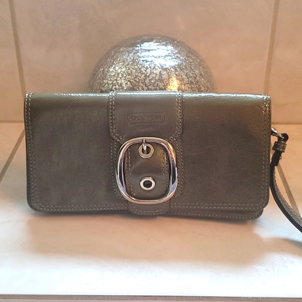 ☆ Coach ☆ Gray Metallic Wristlet